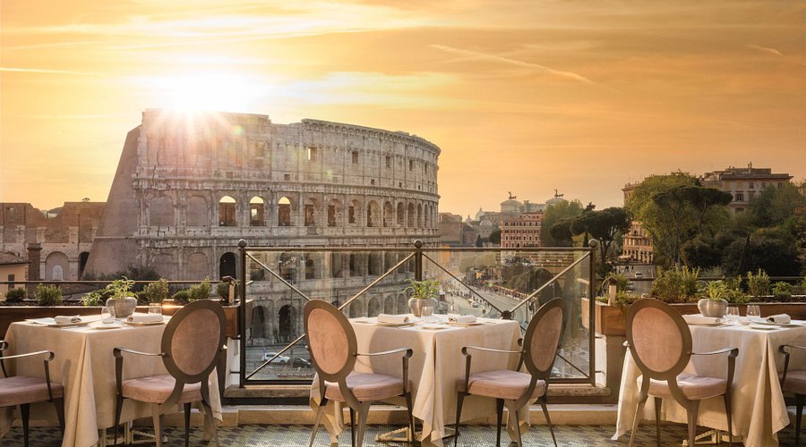 Comida con la vista del espectacular atardecer en Roma 